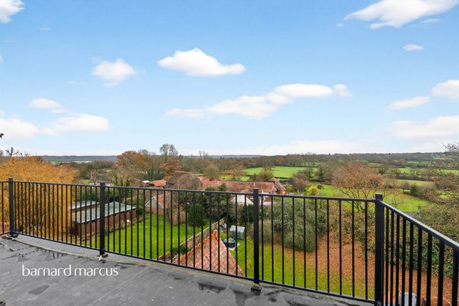 Flat 5, Picketts, Picketts Lane, Redhill photo 3