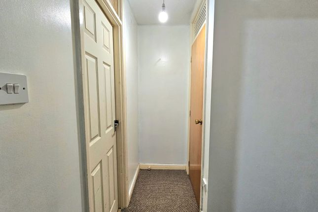 6, Albany Park, Slough photo 5