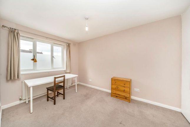 21 New James Court, Nunhead Lane, London photo 4