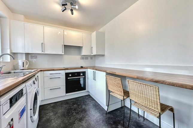 13, Cleves Court, Firs Avenue, Windsor photo 2