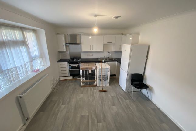 Thumbnail Flat to rent in Astley Street, Southsea