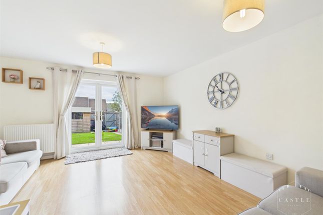21, Gold Close, Hinckley photo 2
