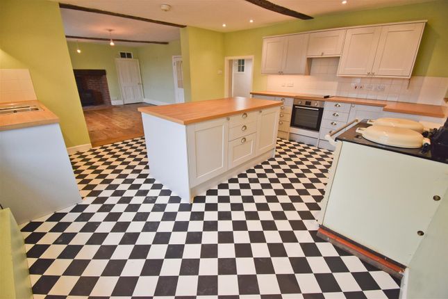Kitchen 2.Jpg