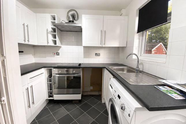 39, Hawthorne Place, Surrey photo 3