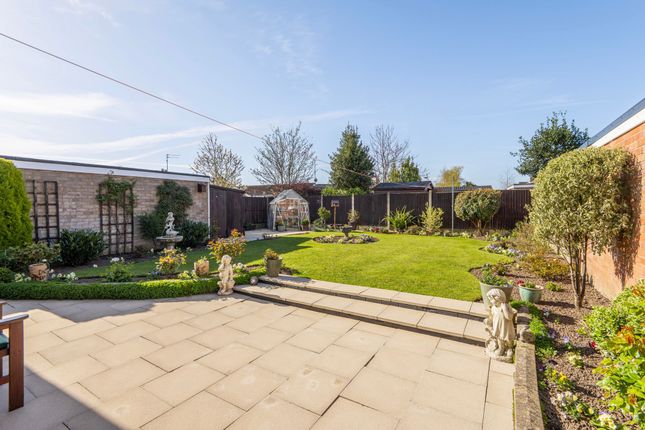 25 Firs Avenue, Great Yarmouth photo 2