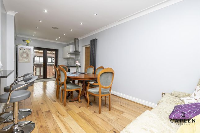 Room 6, 17 Palmerston Road, Buckhurst Hill photo 4