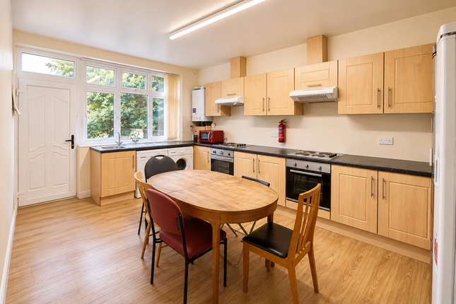 13, Regent Park Terrace, Leeds photo 4