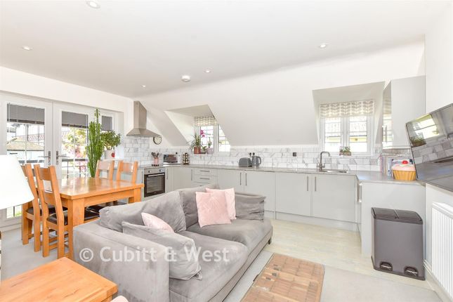 2-bed flat on 6, St. Martin's Lane, Littlehampton, £220,000