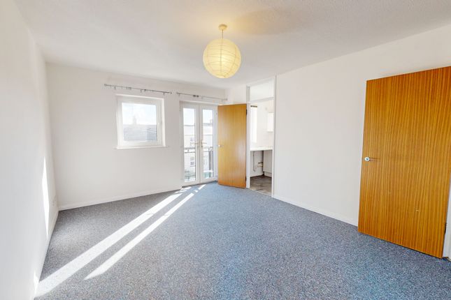 Cypress Court, Cheltenham photo 4