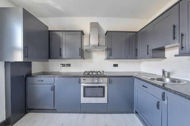 Flat 3, 28, Rockmount Road, London photo 3