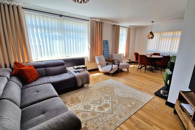 53, WEST END AVENUE, PORTHCAWL photo 4