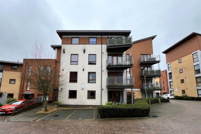 Thumbnail Flat to rent in Commonwealth Drive, Three Bridges, Crawley, West Sussex