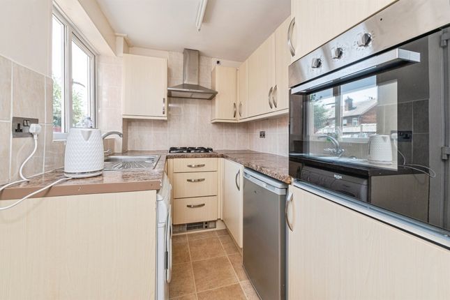 14, Lincoln Street, Wakefield photo 4