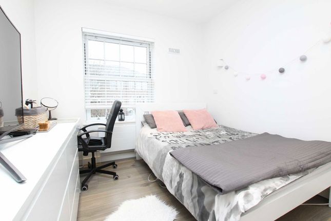 Flat 5, 2A, Rundell Crescent, London photo 4