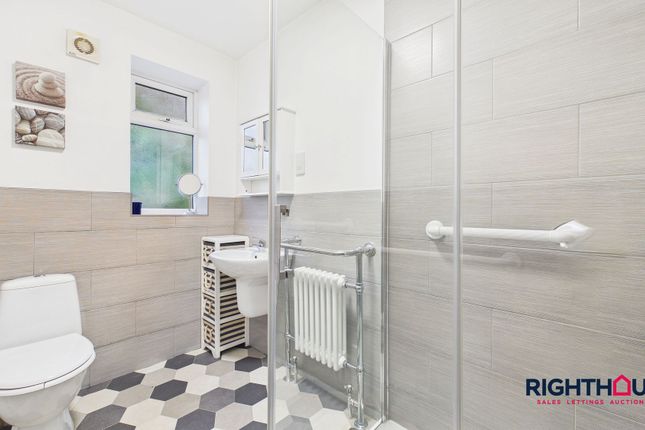 28 Nab Wood Grove, Shipley photo 4