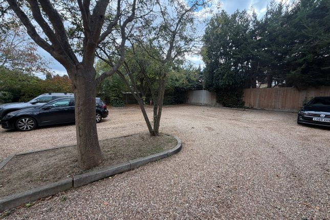 Stanwell Road, Ashford photo 3