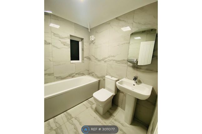 Blackwell Drive, Oxhey, Watford photo 4
