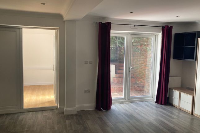 22a Mutrix Road, London photo 3