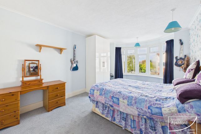Flat 3 Sea Court, Preston, Paignton photo 4