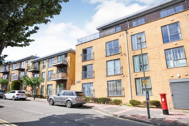 Thumbnail Flat for sale in Maylands Drive, Sidcup