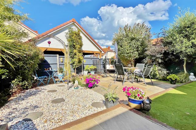 4, Nancy Blackett Avenue, Walton-on-the-Naze photo 4