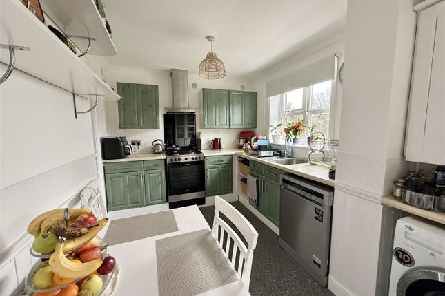 16, Wych-Elm Close, Rugby photo 3