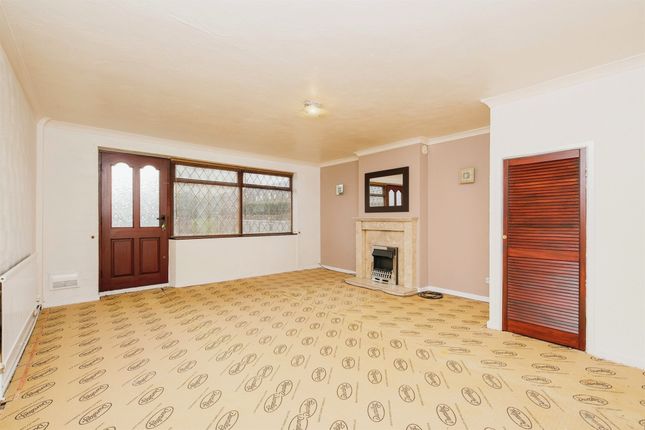End terrace house for sale in Willow Garth Avenue, Leeds