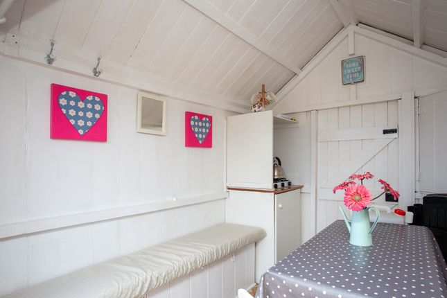 692, Beach hut 692, Felixstowe photo 4