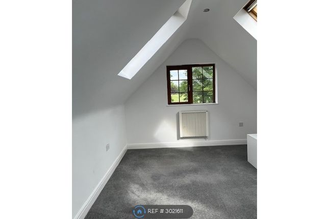 Flat, Saffron Lane, Leicester photo 2