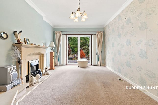 35 Hambro Avenue, Rayleigh photo 2
