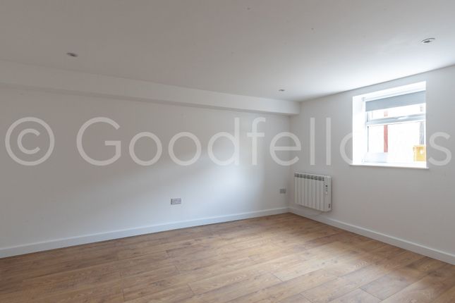 Flat 6, 14A, Stonecot Hill, Surrey photo 3