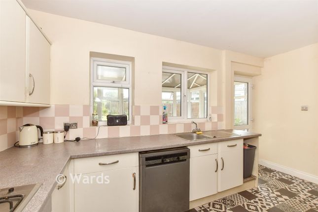 3-bed semi-detached on 16, Aylesford Place, Ashford, £310,000