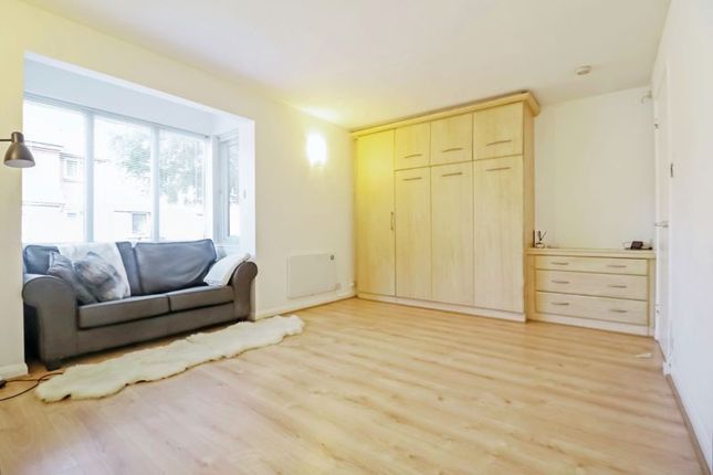150, Mead Avenue, Slough photo 2