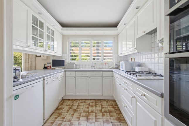 24 Cavendish Meads, Ascot photo 4