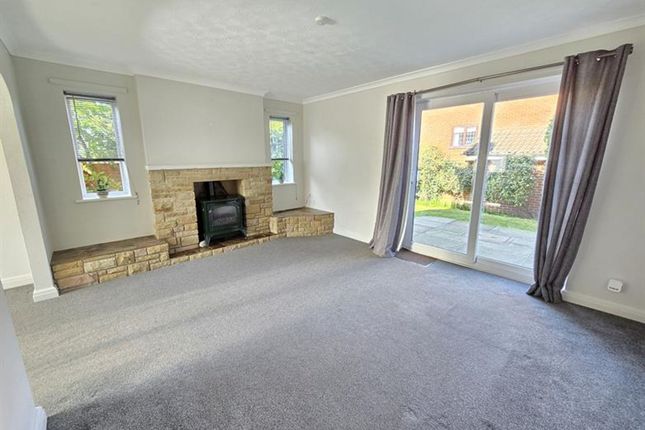 1 Denbury Drive, Altrincham photo 2