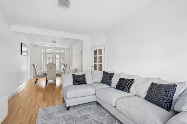 2, Holmwood Close, Harrow photo 4