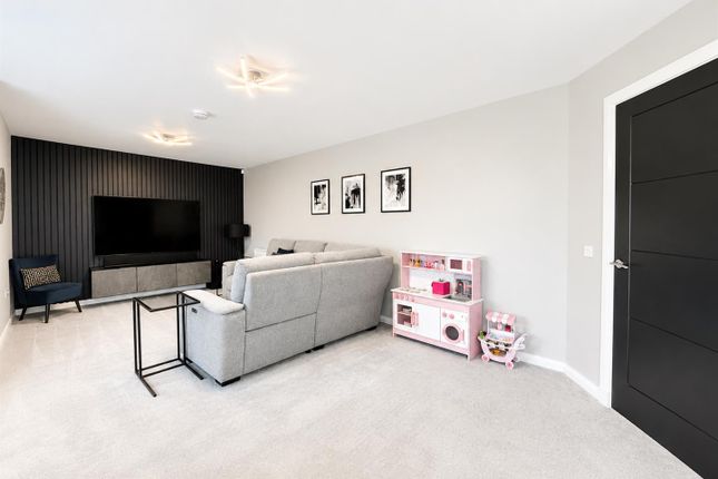 4, St. Helens Drive, Carluke photo 4
