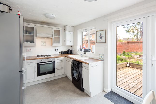 20, Lily Close, Bicester photo 4