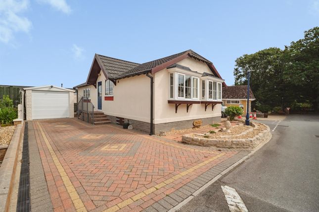 2-bed caravan on 70, Oaklands Park, Dorchester, £155,000