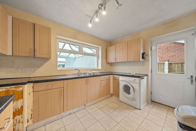 32 Toothill Close, Wigan photo 3