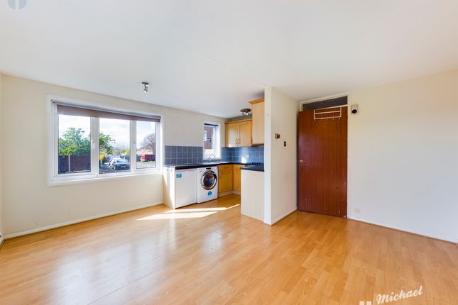 23 Chequers Court, Aylesbury photo 3