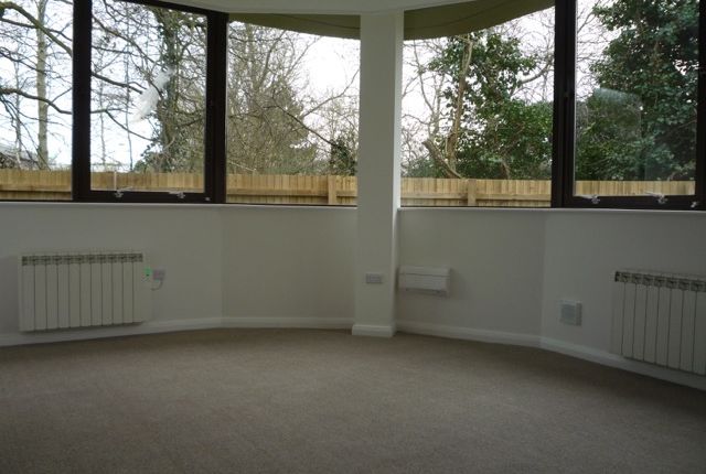 15, Bentham Close, Swindon photo 5