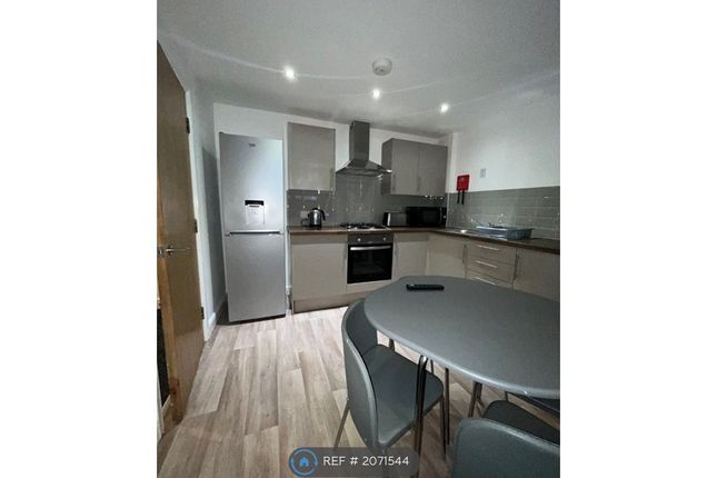 Flat to rent in High Park Street, Liverpool