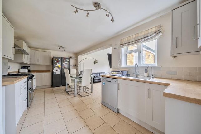 14 GOSS AVENUE, Goss Avenue, Aylesbury photo 3