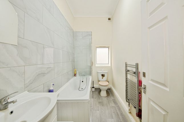 Flat 6, Subhaan House, 7, Junction Road, Romford photo 2