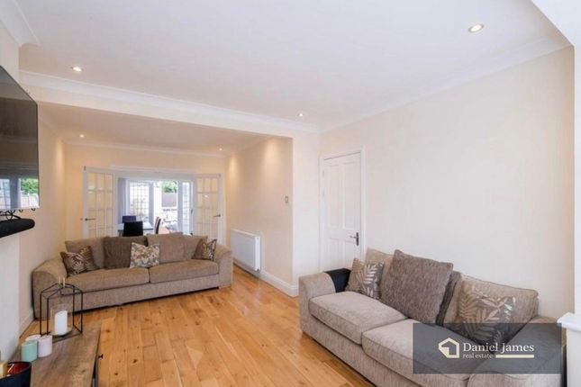 Hulse Avenue, Romford photo 3
