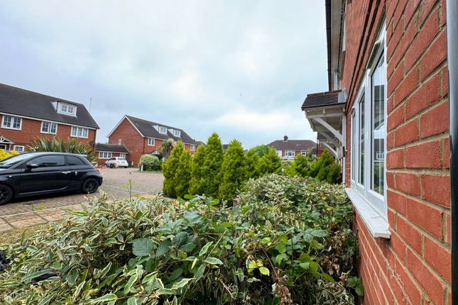 4 Cressex Square, Booker, High Wycombe photo 2