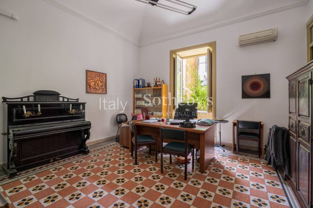 Apartment for sale in Via Mariano Stabile, Palermo, Sicilia