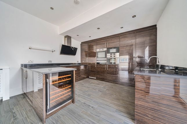 Flat 10 Goddington Manor,, Court Road, Kent photo 4