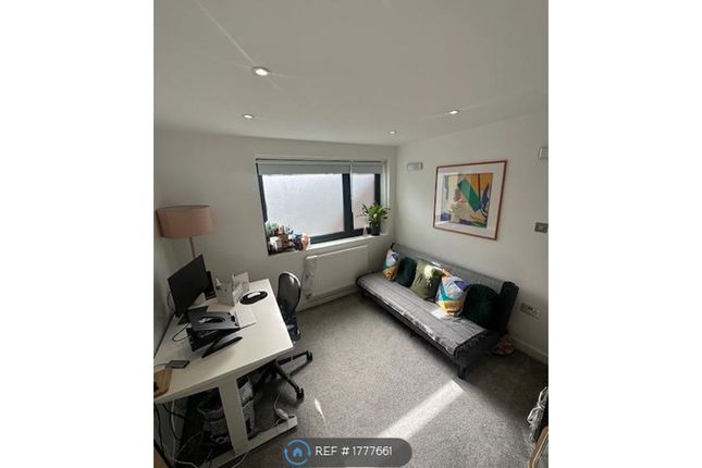 Flat to rent in Sybil House, London